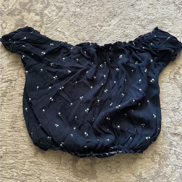 Brandy Melville off shoulder crop top - Picture 2 of 3